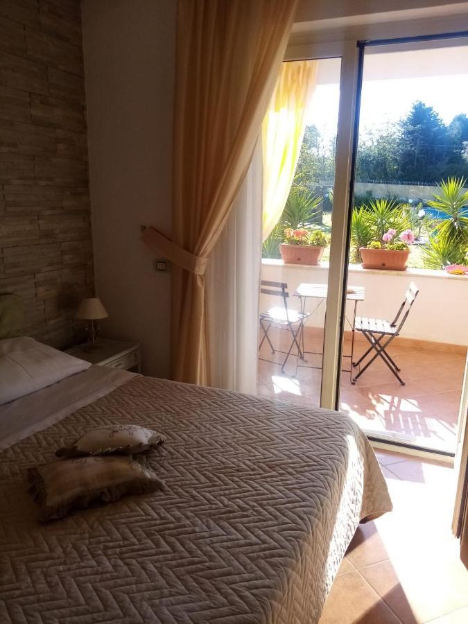 B&B Le Rose ซานตามาเรีย ดิ กาสเตลลาบาเต ภายนอก รูปภาพ