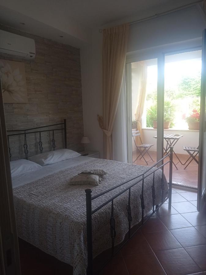 B&B Le Rose ซานตามาเรีย ดิ กาสเตลลาบาเต ภายนอก รูปภาพ