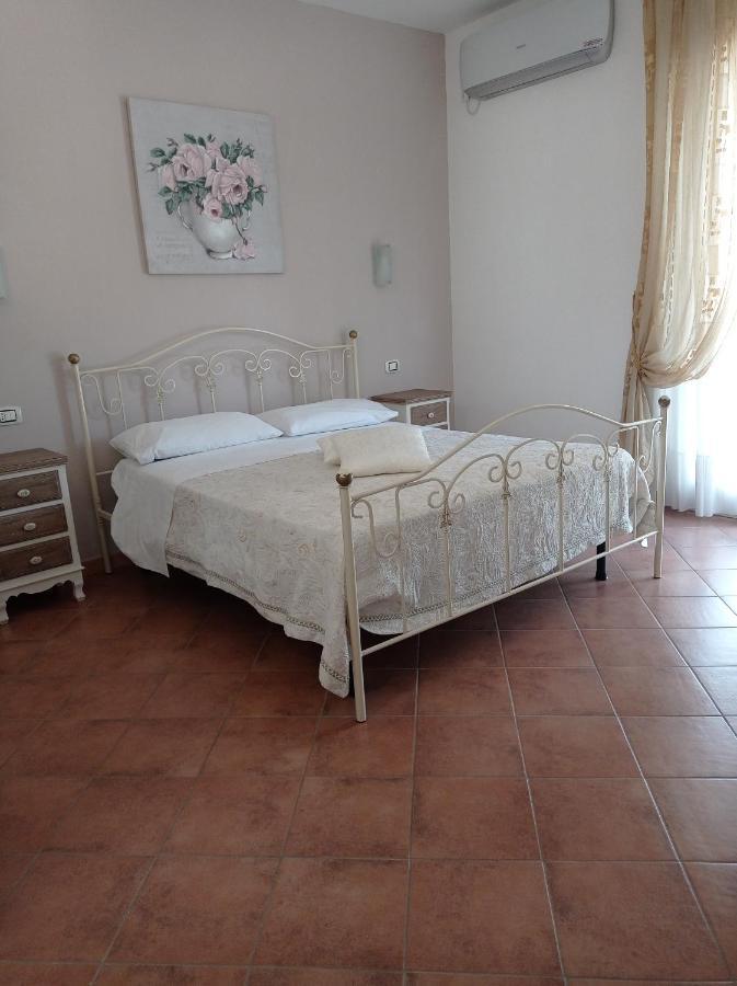 B&B Le Rose ซานตามาเรีย ดิ กาสเตลลาบาเต ภายนอก รูปภาพ