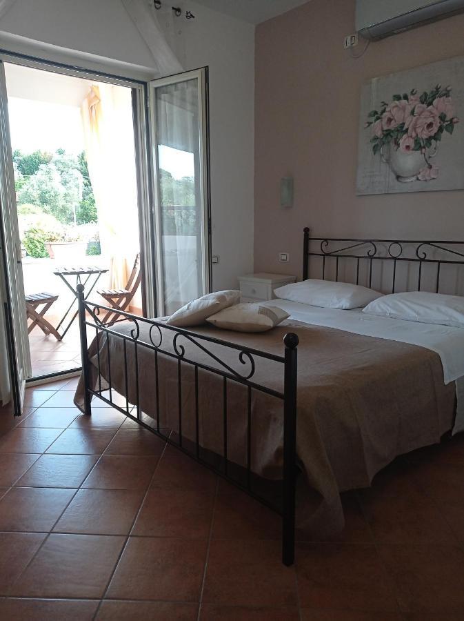 B&B Le Rose ซานตามาเรีย ดิ กาสเตลลาบาเต ภายนอก รูปภาพ